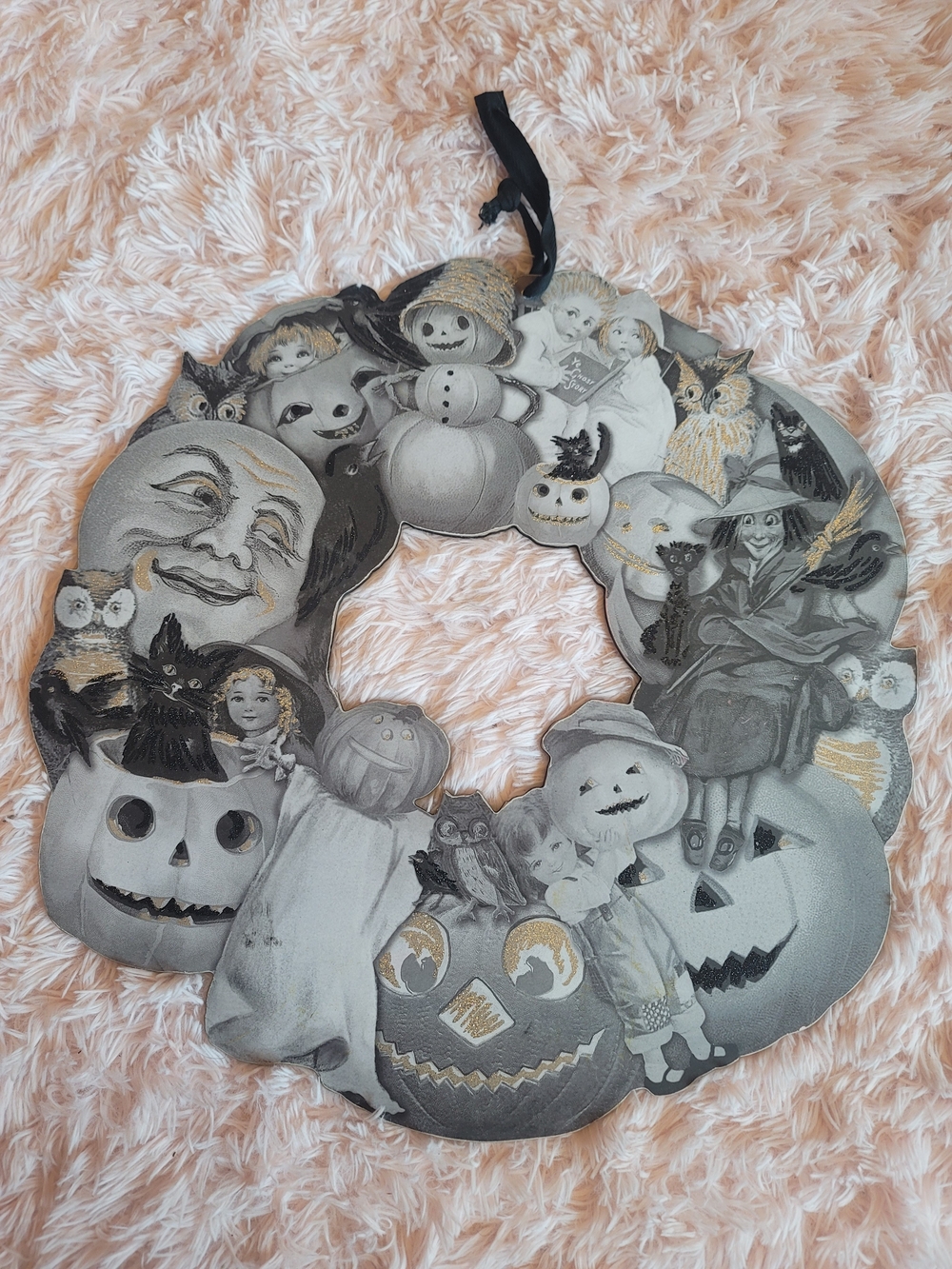 Victorian Trading Vintage-Inspired Wooden Halloween Wreath Wall Decor